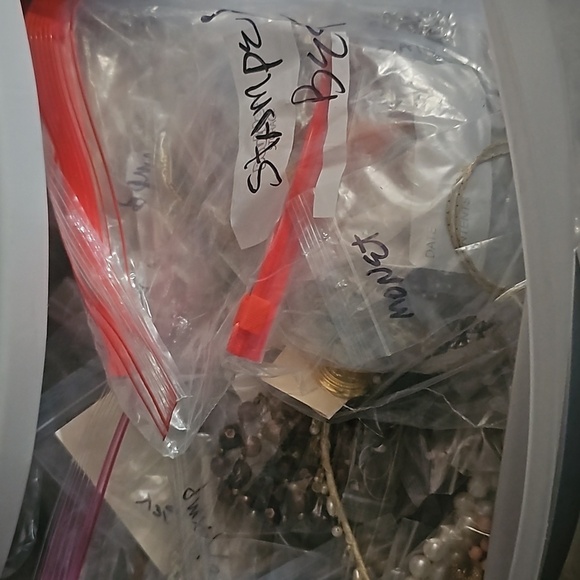 Mixed Wearable or Crafting Jewelry 2 pound box ๐ฆ Random Lot - Picture 9 of 13